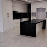 ۲۰۰ متر / نوساز / دو طرف نور