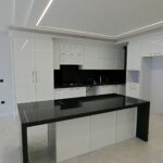 ۲۰۰ متر / نوساز / دو طرف نور